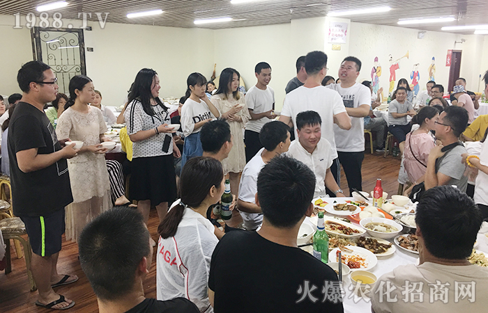 努力到感動(dòng)自己,拼搏到無能為力,爭(zhēng)做有錢人!