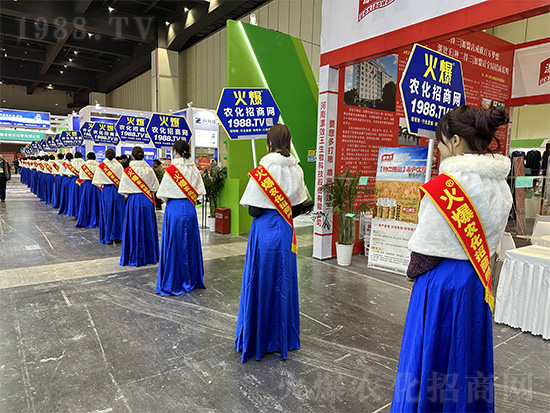 火爆網(wǎng)美女禮儀宣傳隊(duì)亮相2024中原農(nóng)資雙交會(huì)！